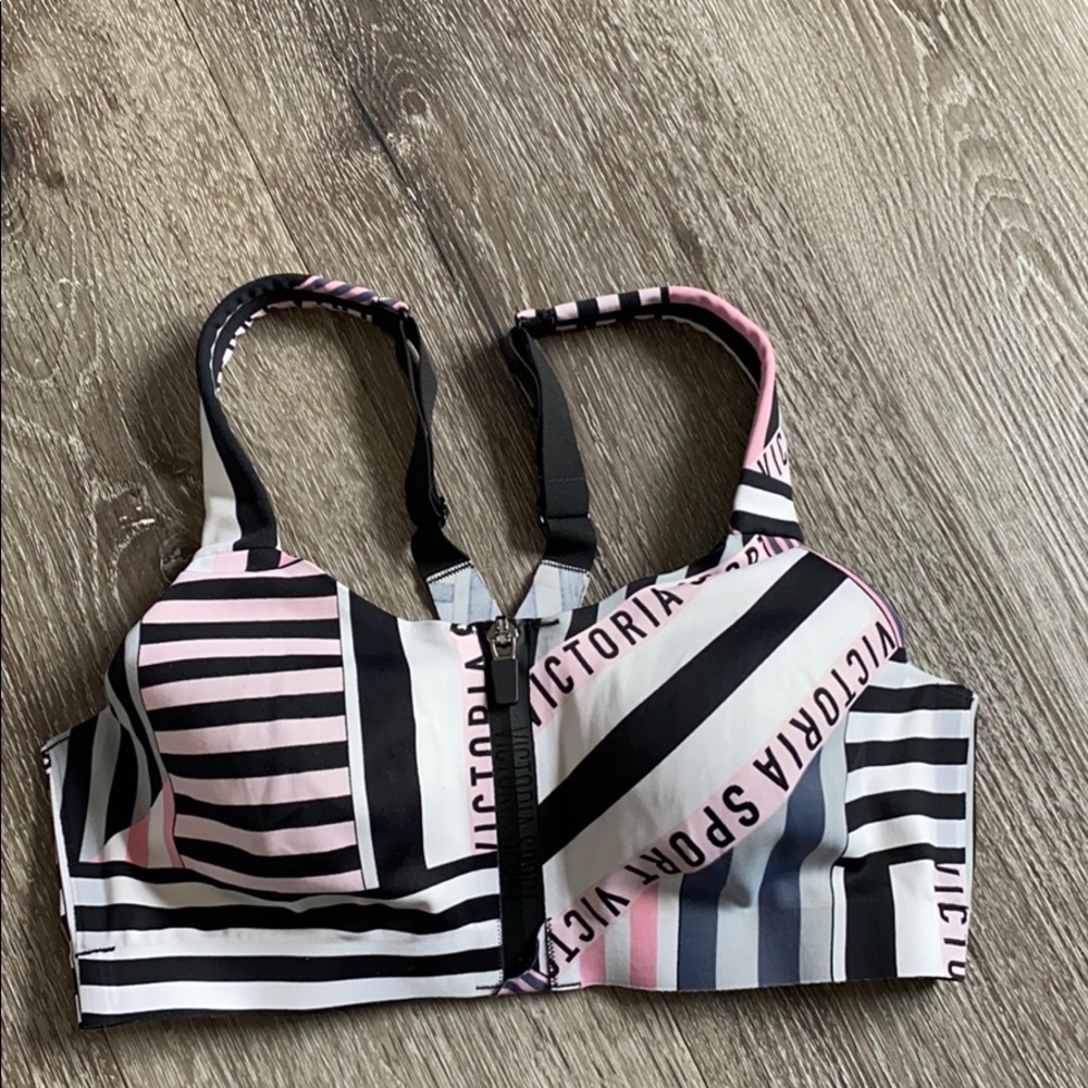 Victoria Sport 32C sports bra
